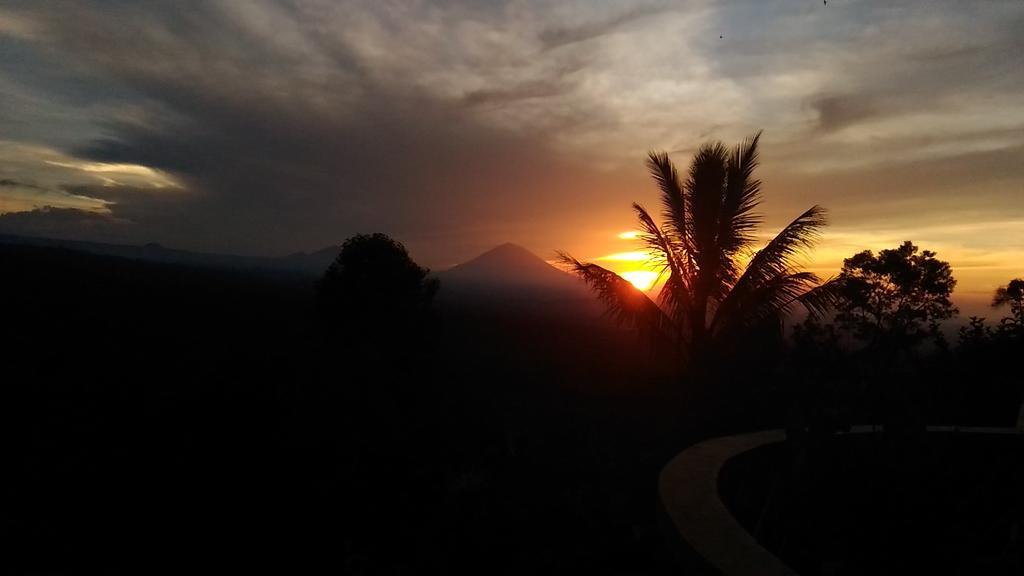 Dwan Tea Mountain Side Bed & Breakfast Jatiluwih Exterior photo